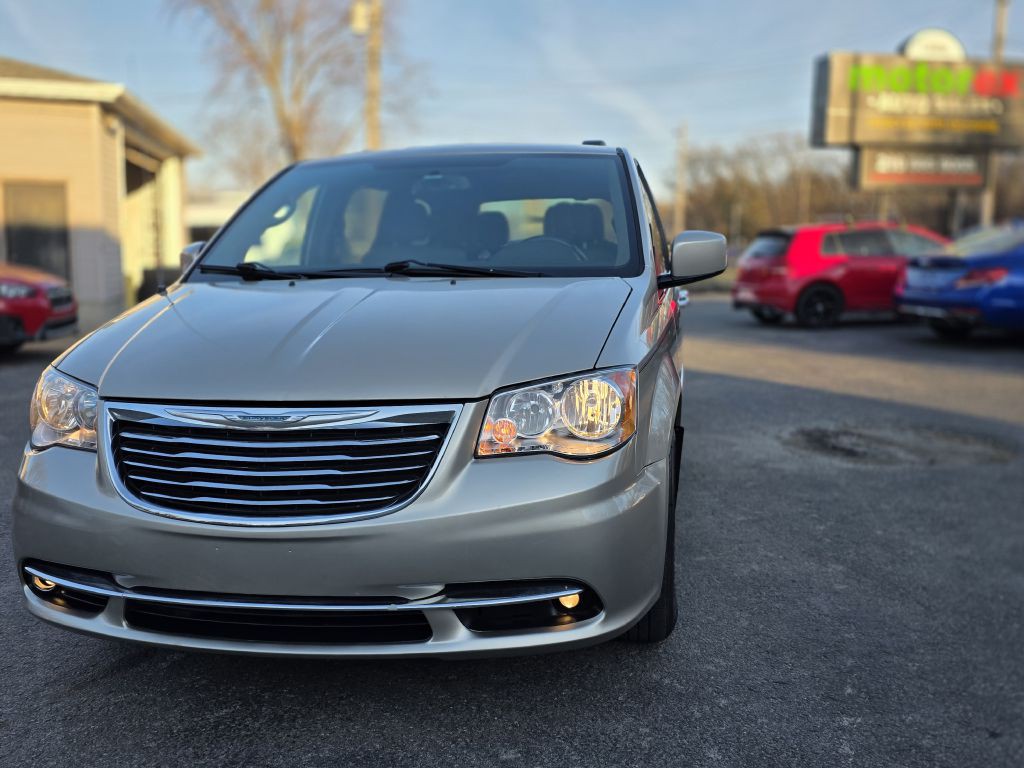 2015 Chrysler Town & Country Image 14