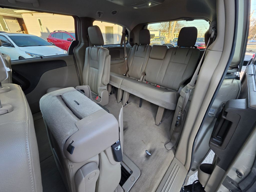 2015 Chrysler Town & Country Image 19