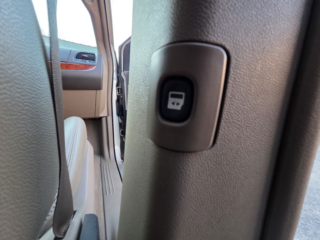 2015 Chrysler Town & Country Image 28