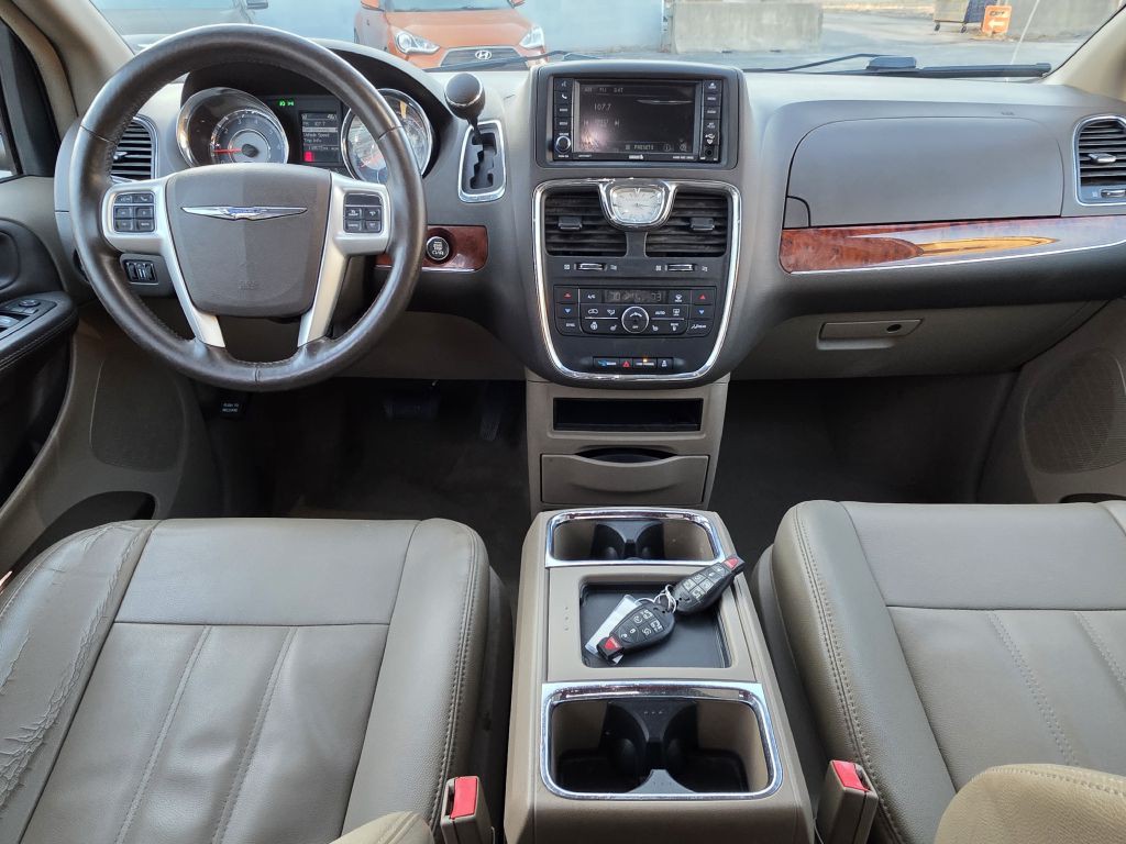 2015 Chrysler Town & Country Image 31