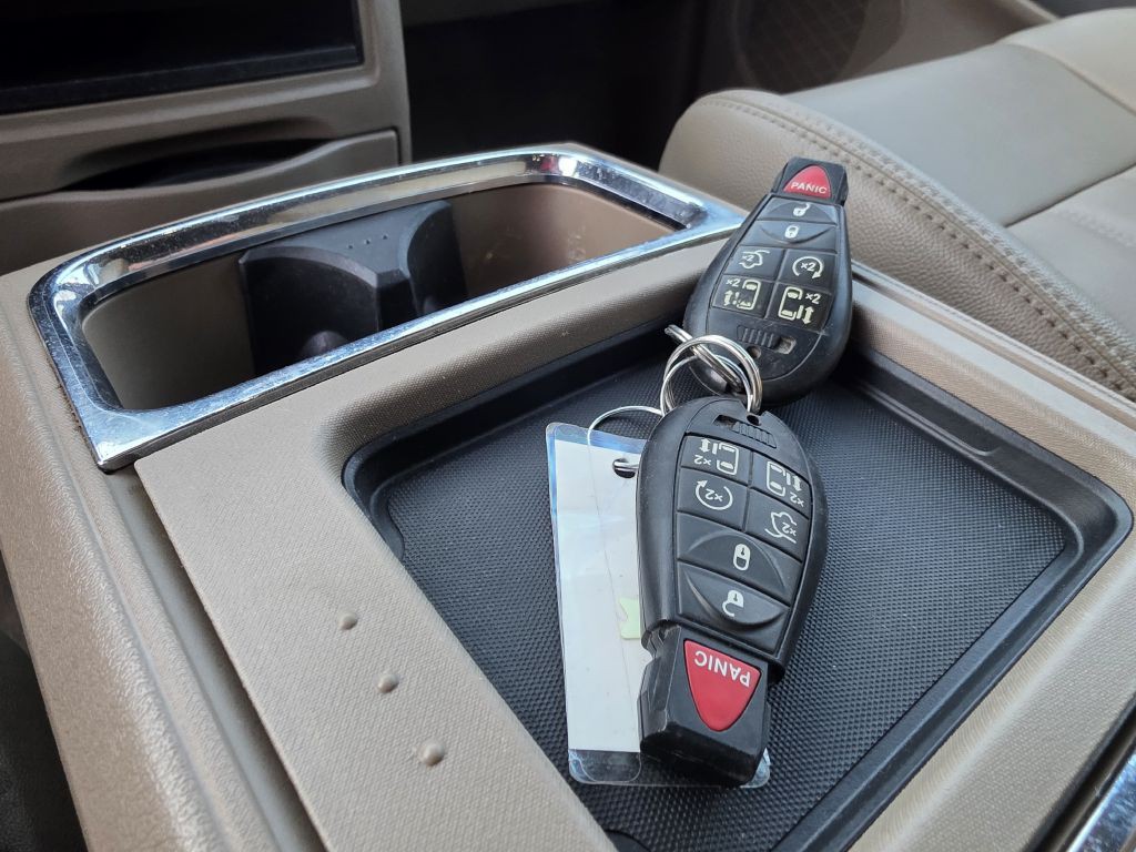 2015 Chrysler Town & Country Image 32