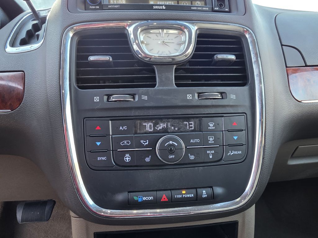 2015 Chrysler Town & Country Image 33