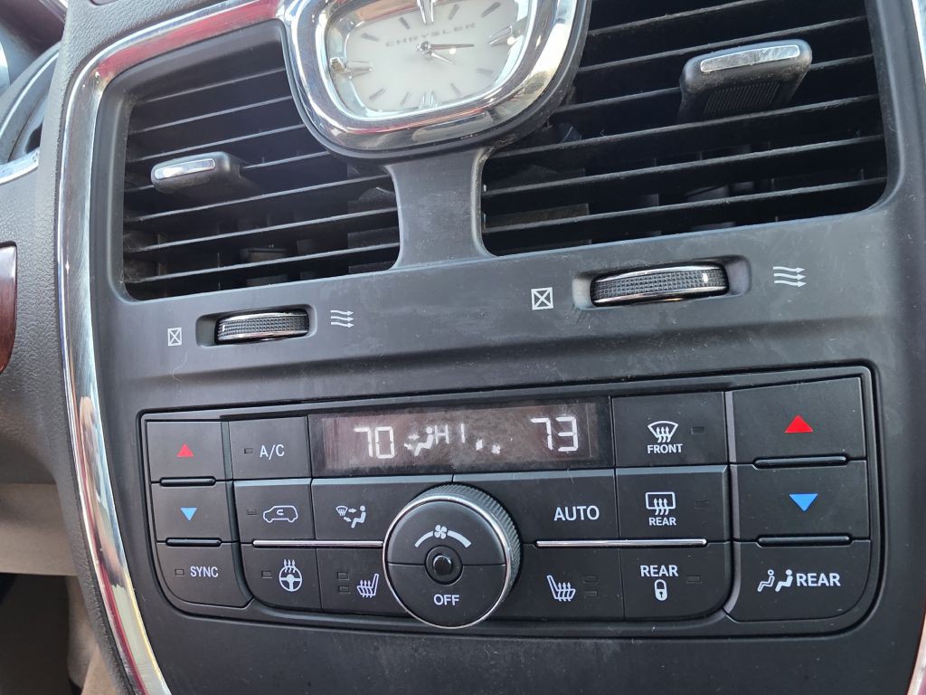 2015 Chrysler Town & Country Image 35