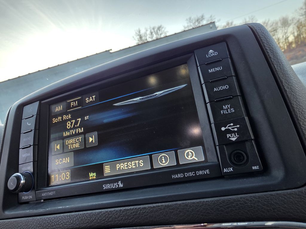 2015 Chrysler Town & Country Image 38