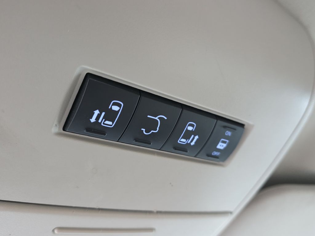 2015 Chrysler Town & Country Image 45