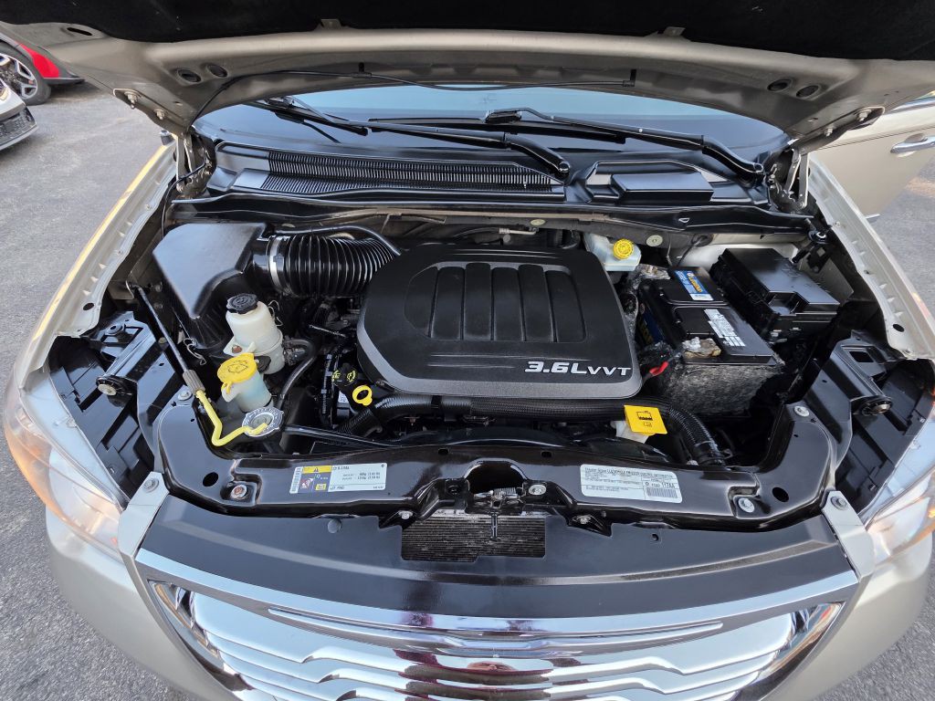 2015 Chrysler Town & Country Image 46