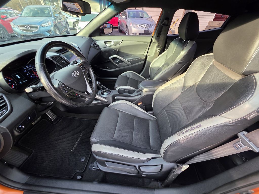 2016 Hyundai Veloster Image 21