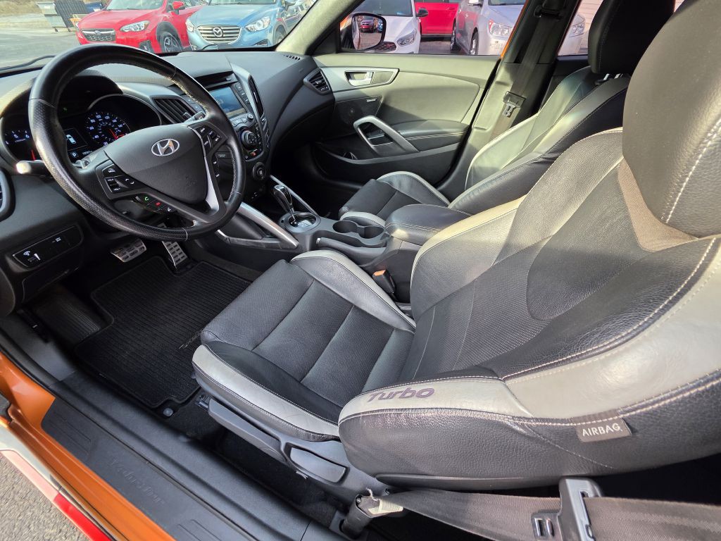2016 Hyundai Veloster Image 22