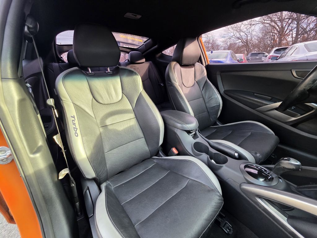 2016 Hyundai Veloster Image 30