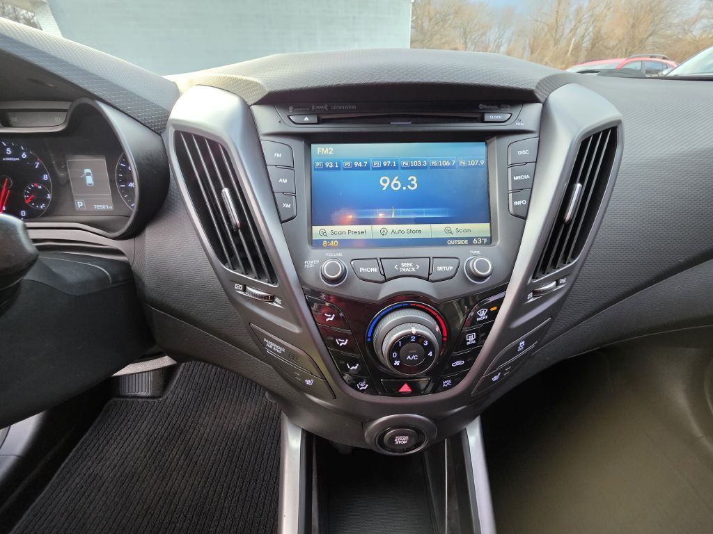 2016 Hyundai Veloster Image 33