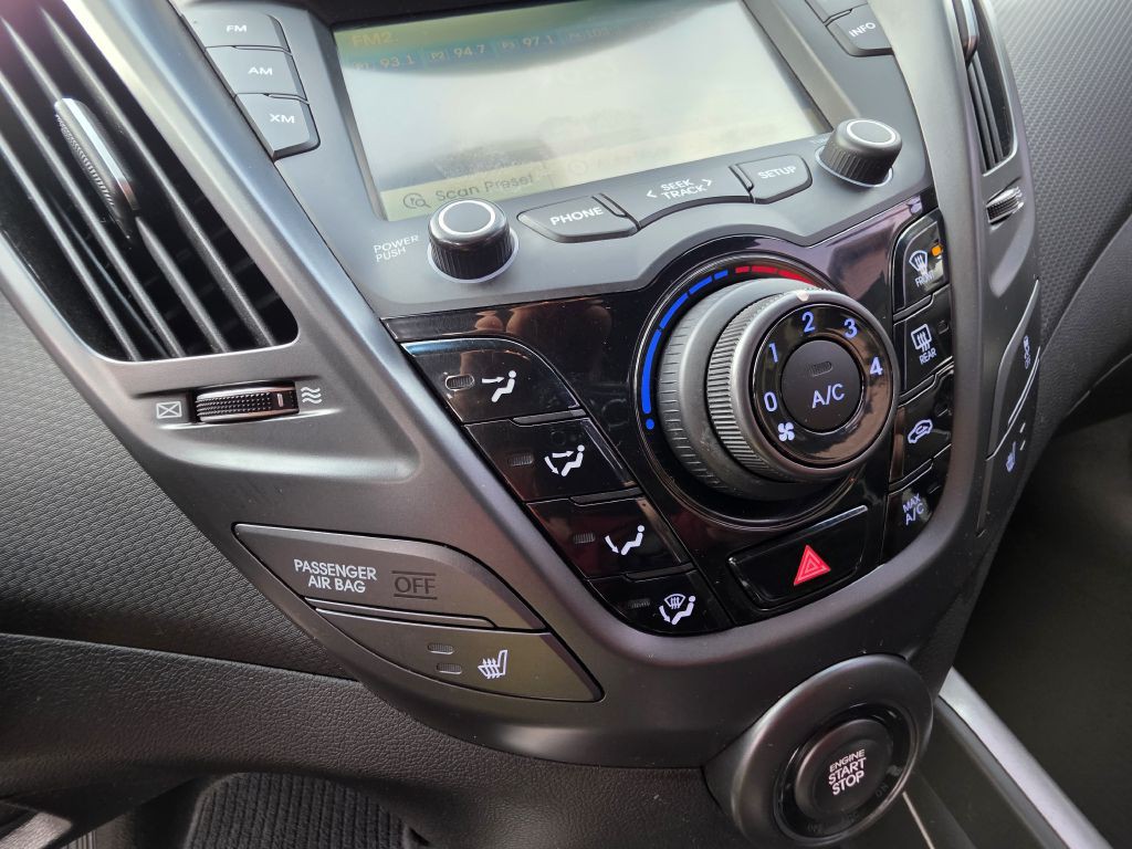 2016 Hyundai Veloster Image 34