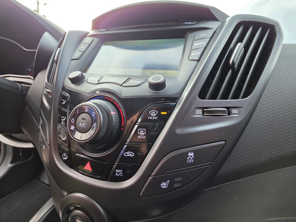 2016 Hyundai Veloster Image 35