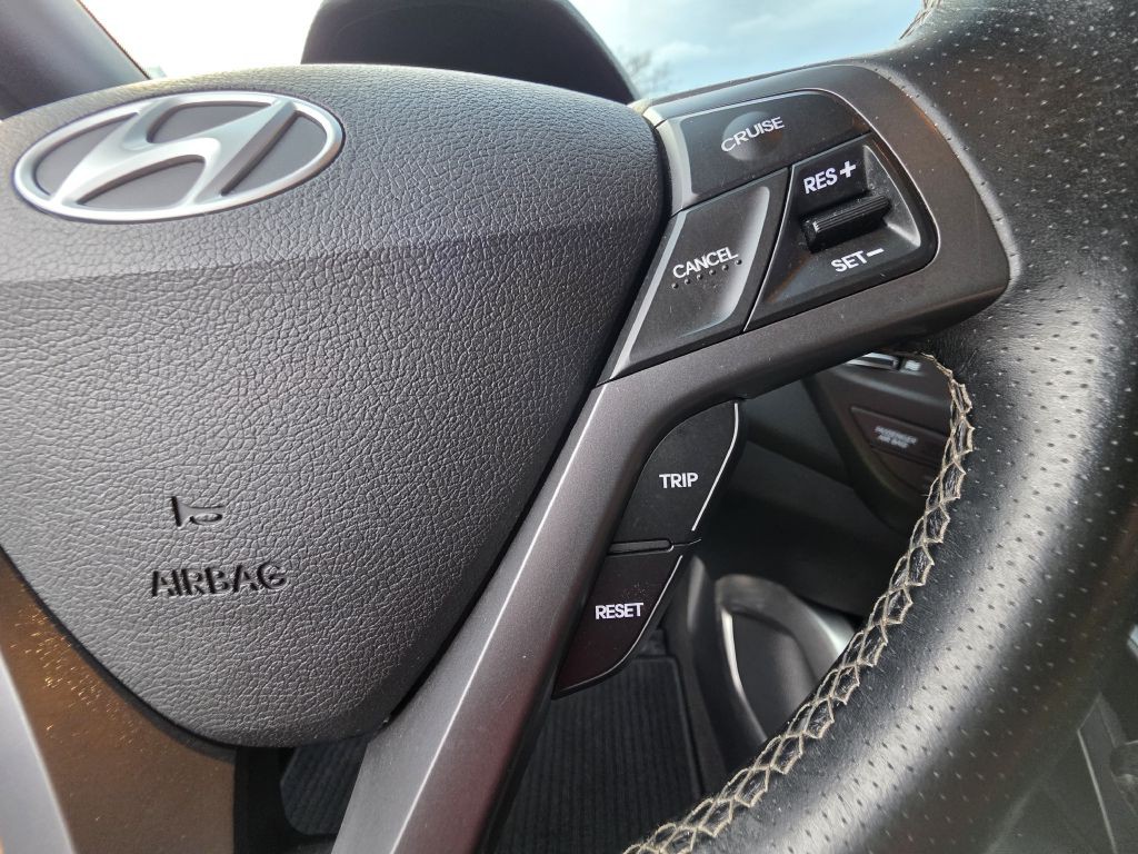 2016 Hyundai Veloster Image 38