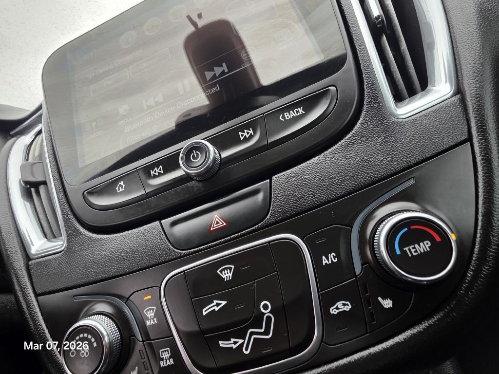 2018 Chevrolet Malibu Image 32