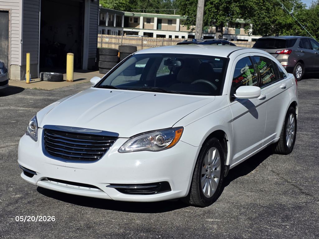 2014 Chrysler 200 Image 2