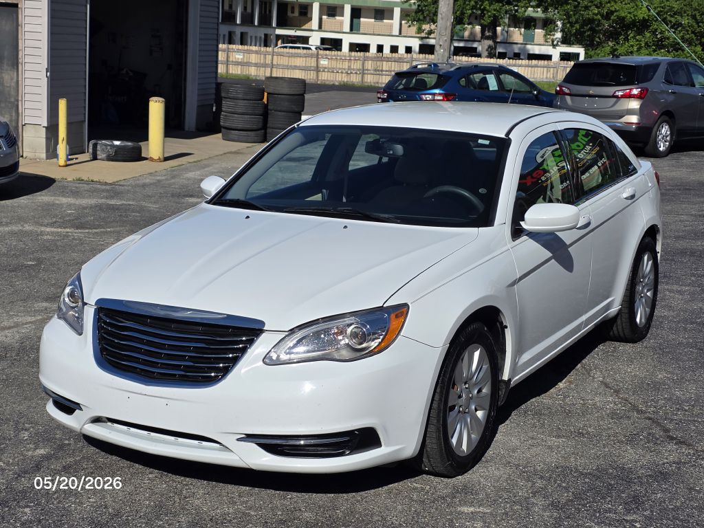 2014 Chrysler 200 Image 3