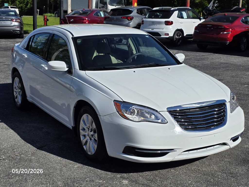 2014 Chrysler 200 Image 6