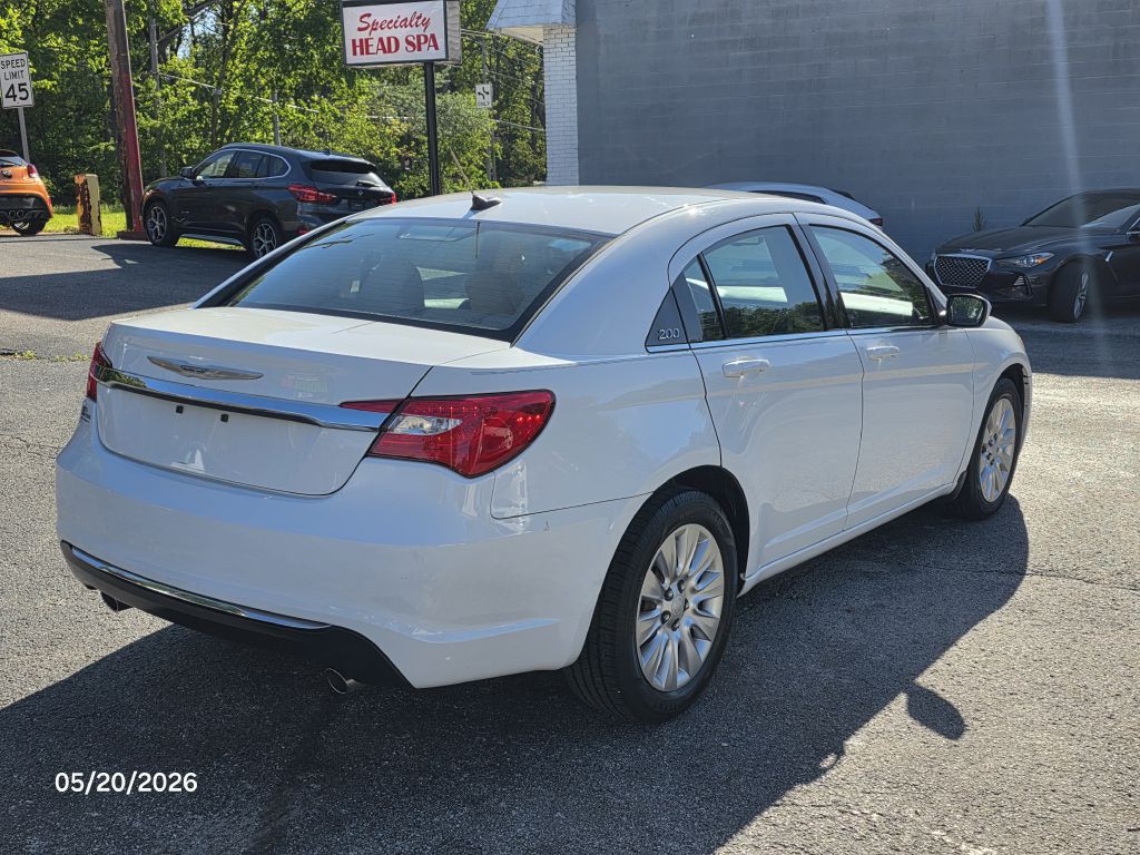 2014 Chrysler 200 Image 7