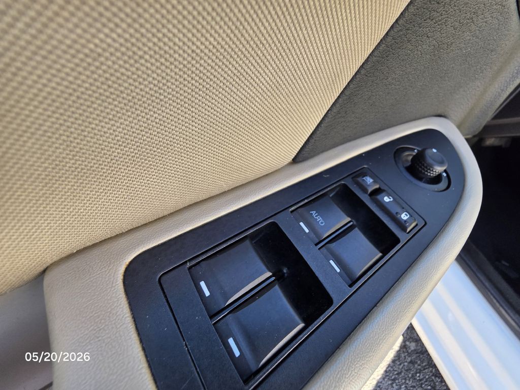 2014 Chrysler 200 Image 14