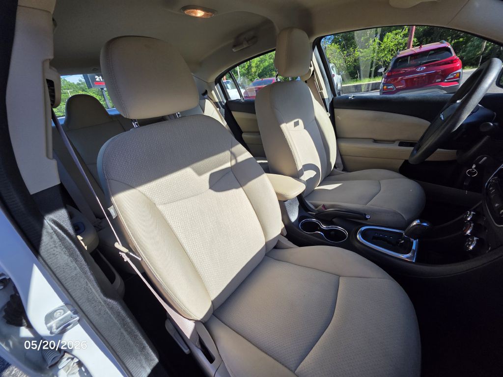 2014 Chrysler 200 Image 18