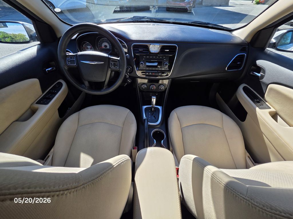 2014 Chrysler 200 Image 19