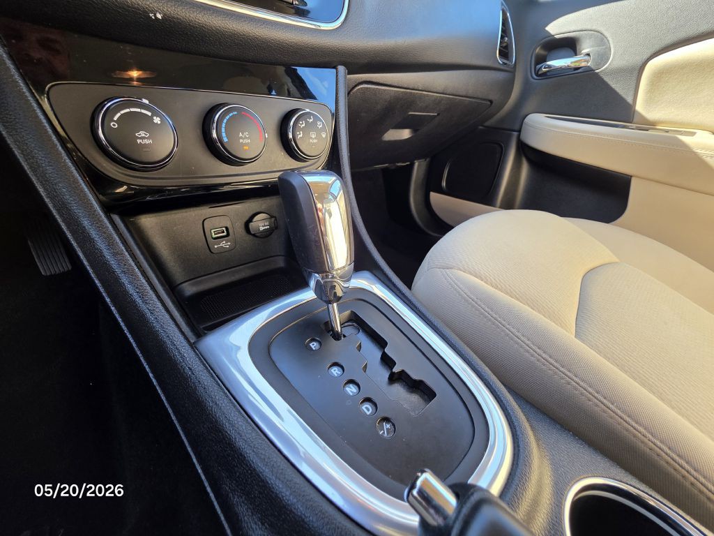 2014 Chrysler 200 Image 21