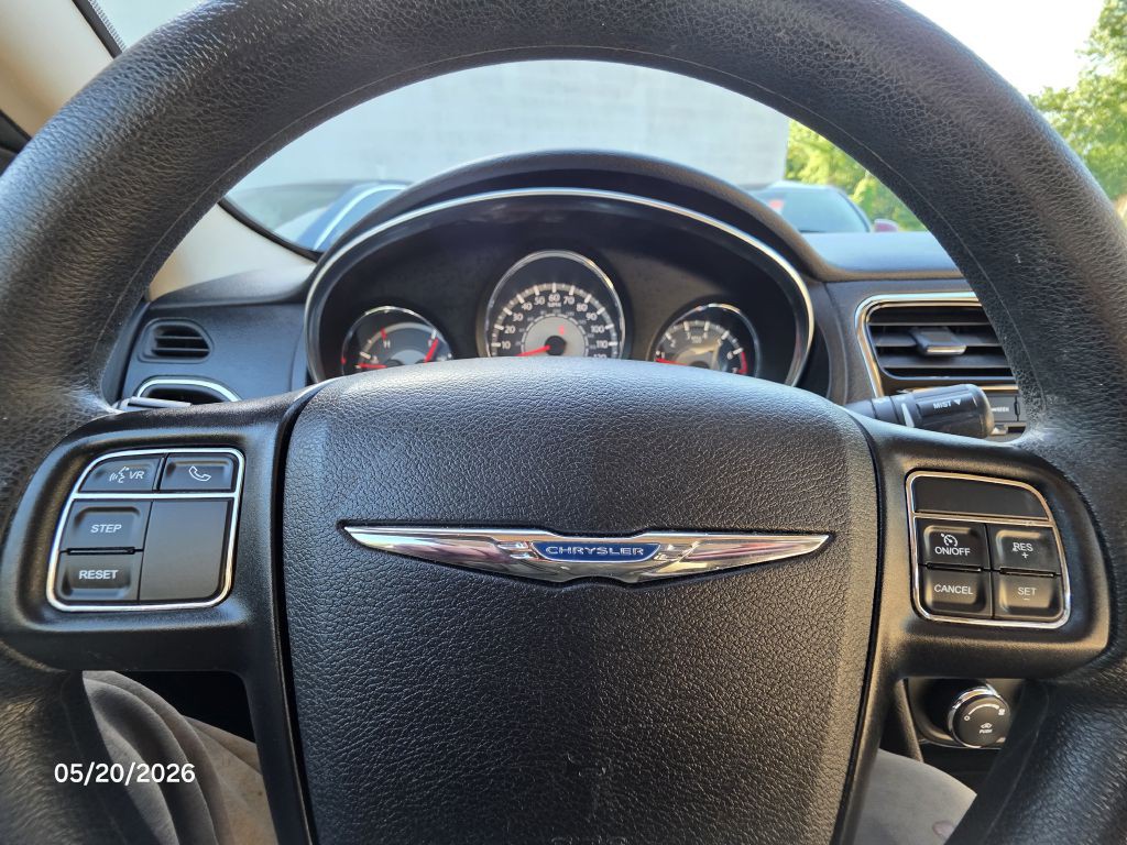2014 Chrysler 200 Image 25