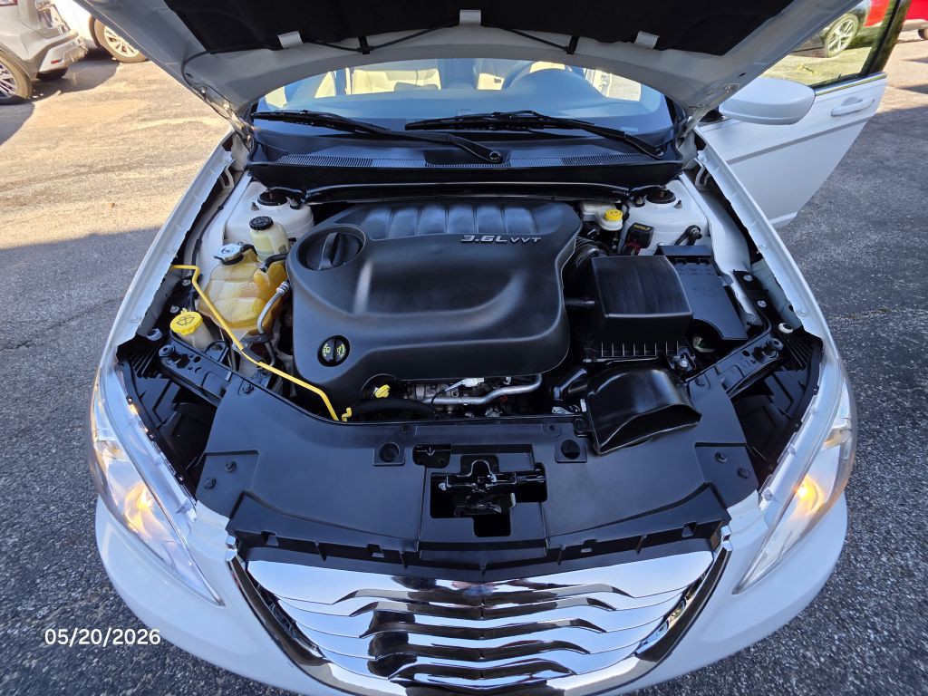 2014 Chrysler 200 Image 29
