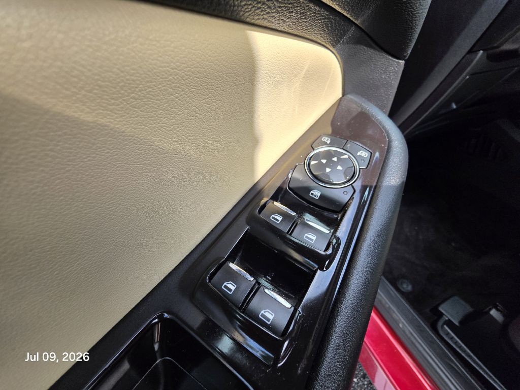 2017 Ford Edge Image 19