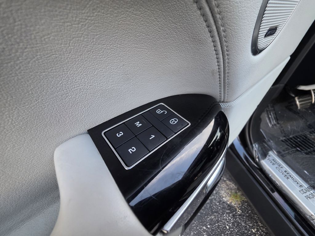 2017 Land Rover Range Rover Image 22