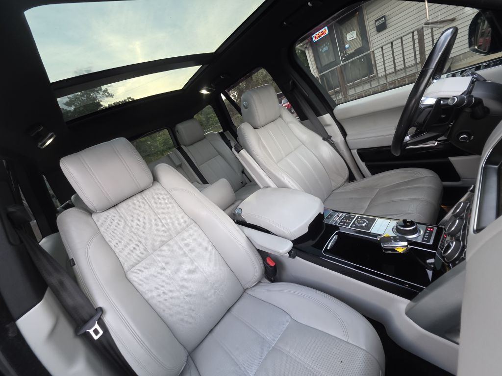 2017 Land Rover Range Rover Image 35