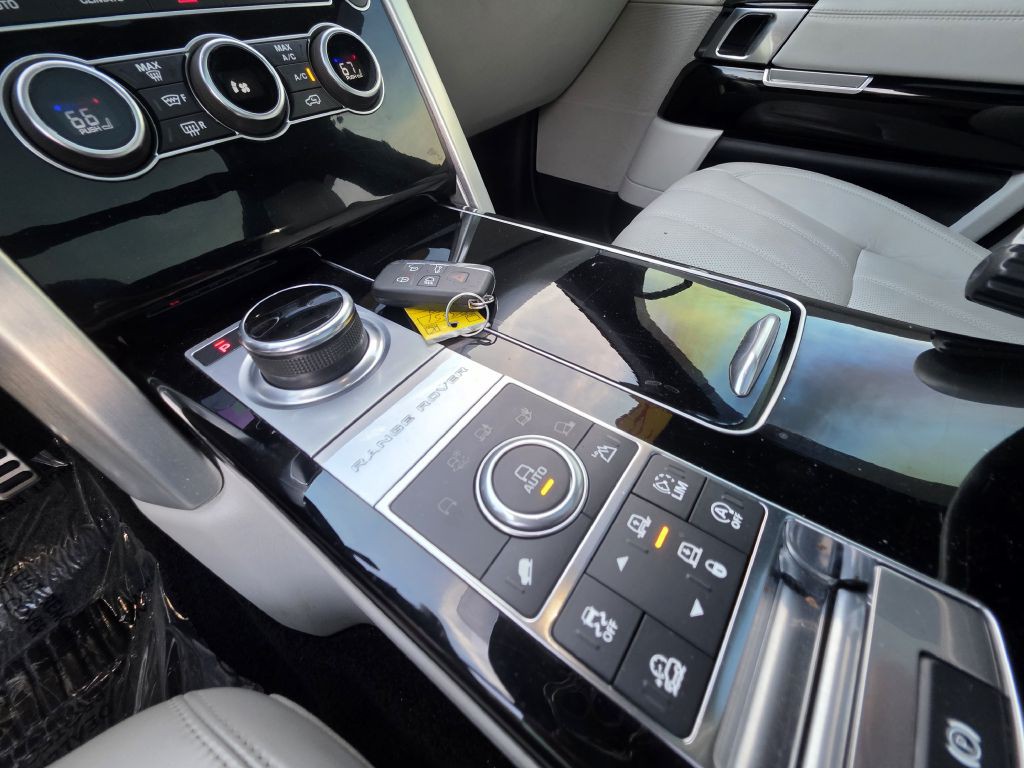 2017 Land Rover Range Rover Image 39