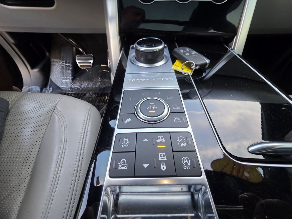 2017 Land Rover Range Rover Image 40