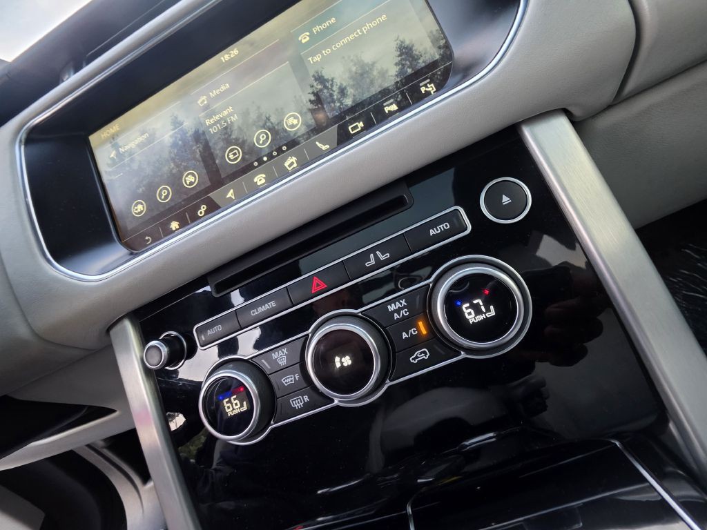 2017 Land Rover Range Rover Image 44