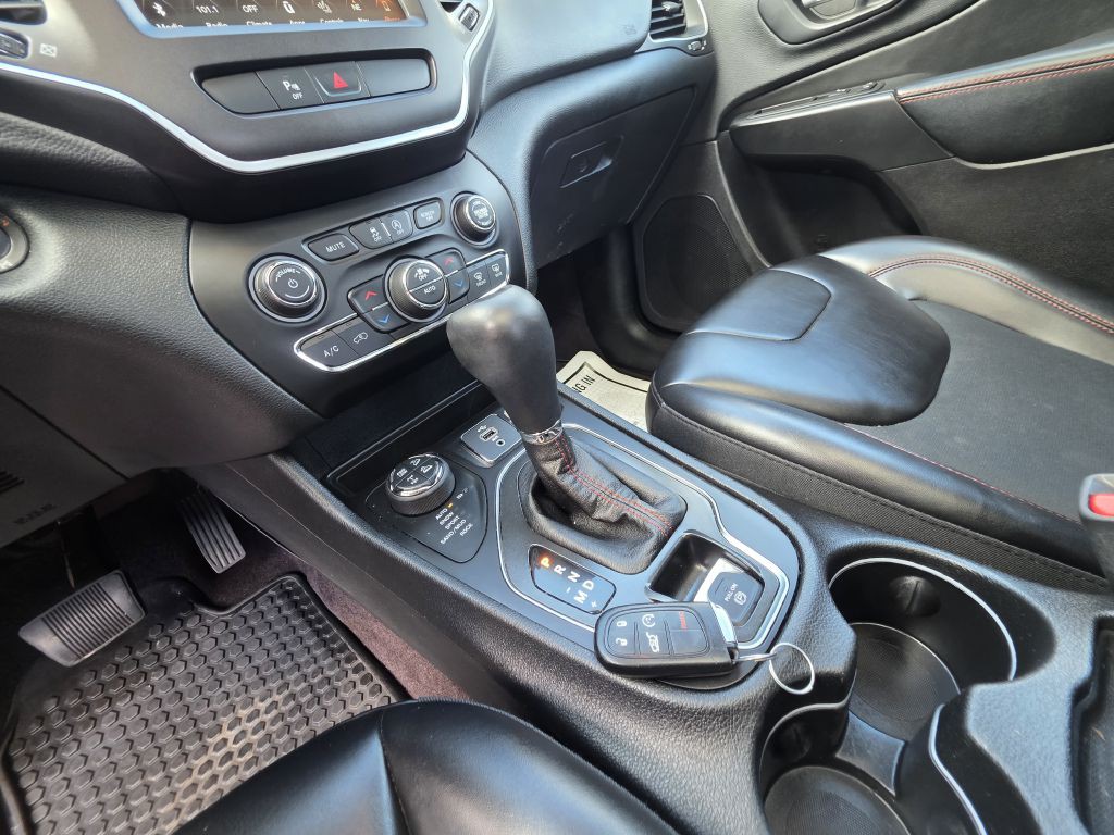 2019 Jeep Cherokee Image 38