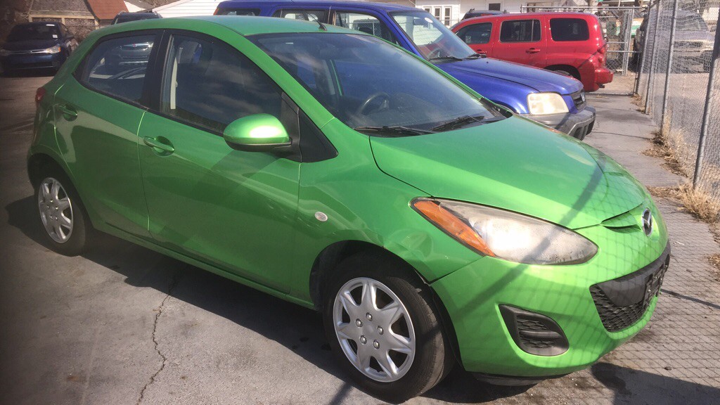 2013 Mazda Mazda2 Image 2
