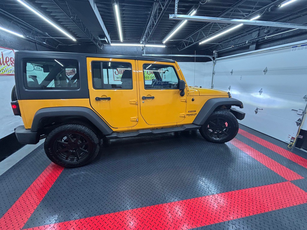 2012 Jeep Wrangler Unlimited Image 11