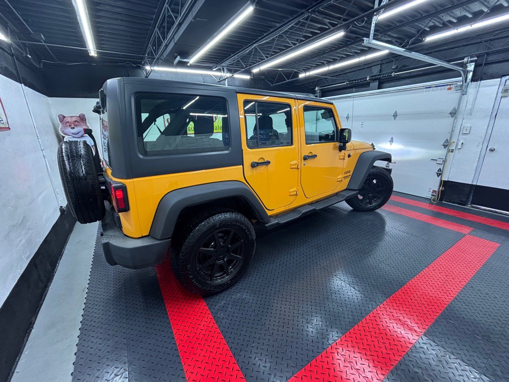 2012 Jeep Wrangler Unlimited Image 2