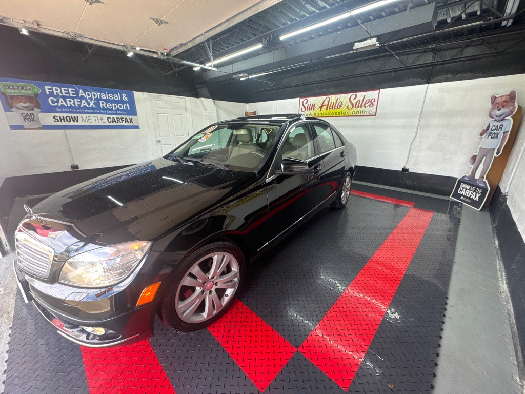 2010 Mercedes-Benz C-Class Image 3