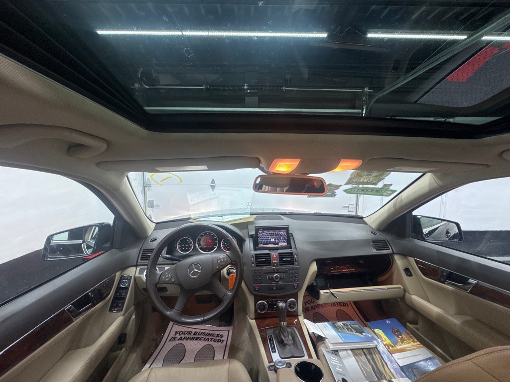 2010 Mercedes-Benz C-Class Image 9