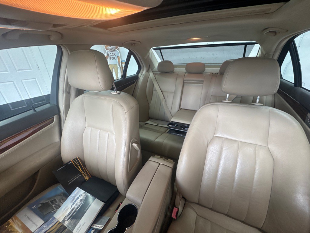 2010 Mercedes-Benz C-Class Image 12