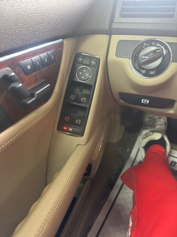 2010 Mercedes-Benz C-Class Image 15