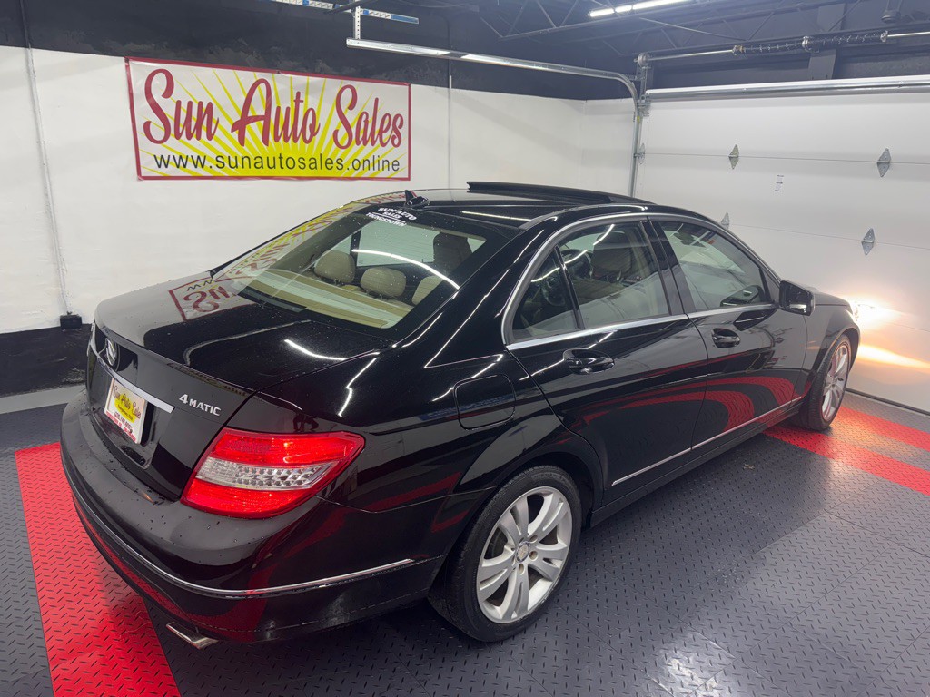 2010 Mercedes-Benz C-Class Image 3