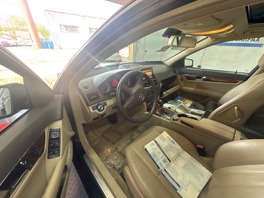 2010 Mercedes-Benz C-Class Image 7