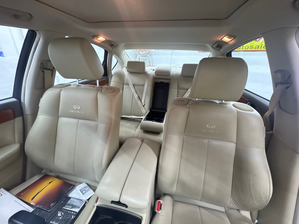2006 INFINITI M35 Image 12
