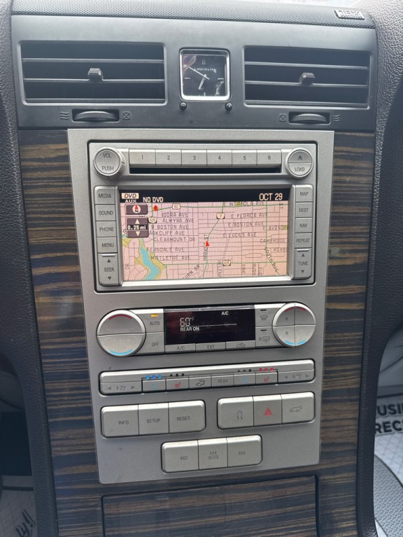 2008 Lincoln Navigator Image 10
