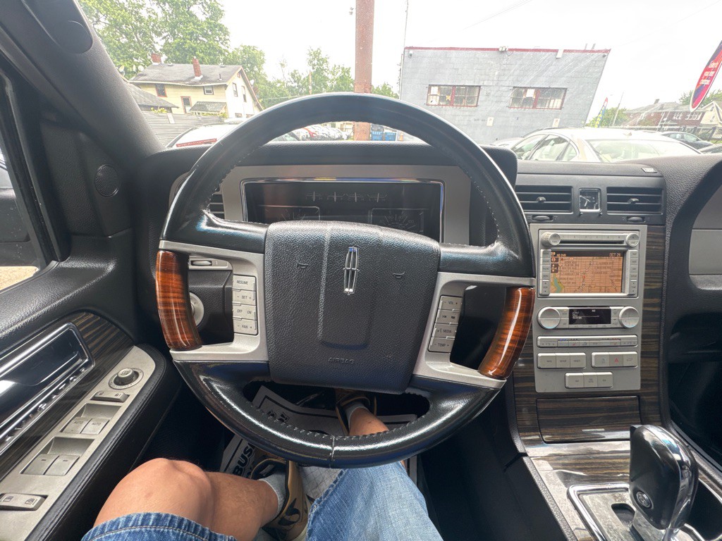 2008 Lincoln Navigator Image 11