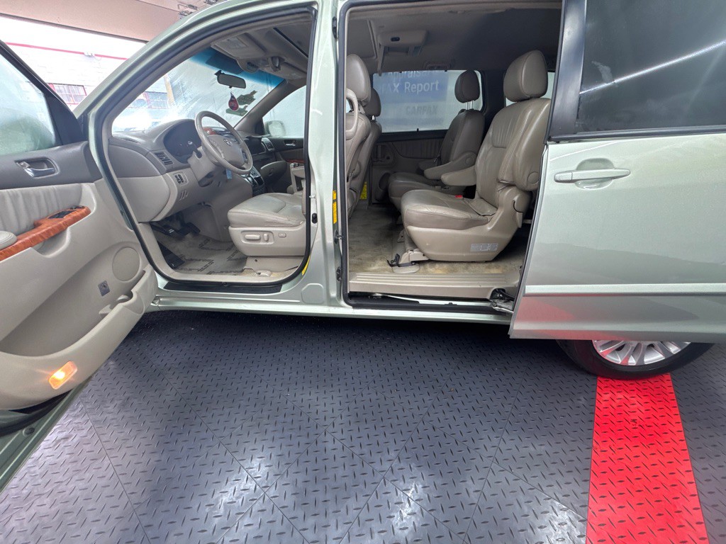 2008 Toyota Sienna Image 4