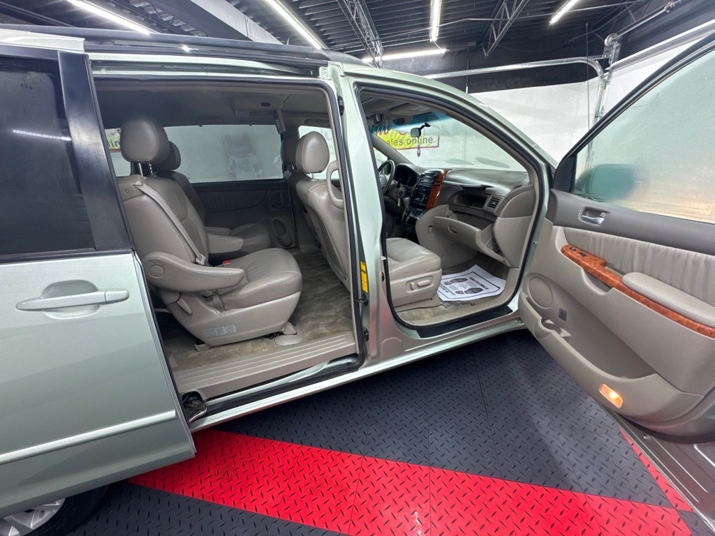 2008 Toyota Sienna Image 7
