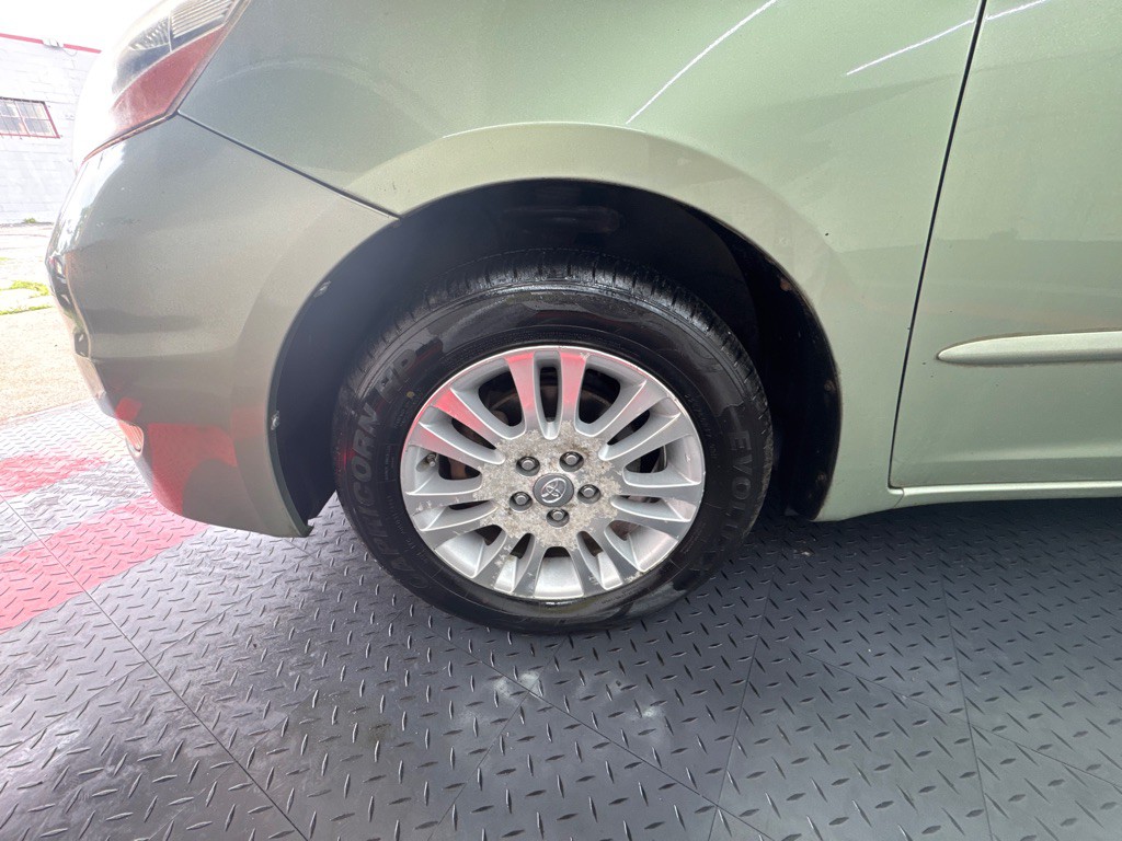 2008 Toyota Sienna Image 12